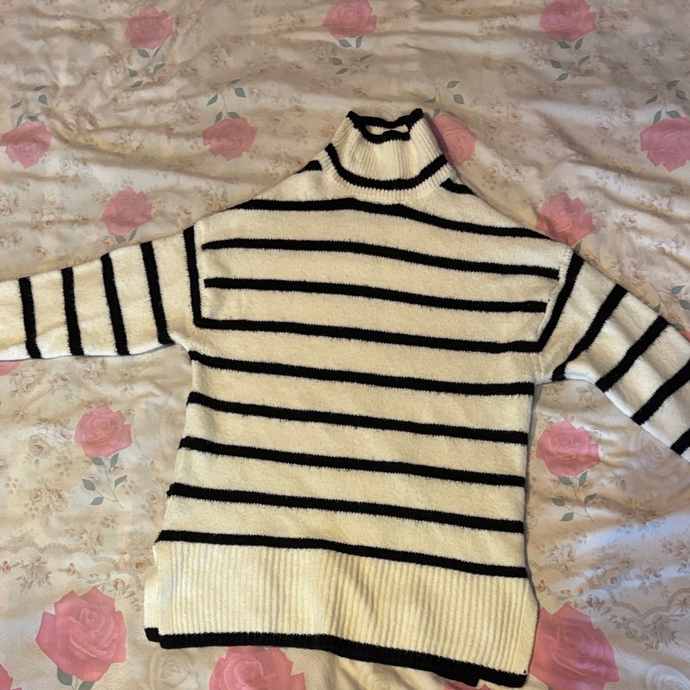 Amisu Black and Cream Striped Turtleneck Sweater